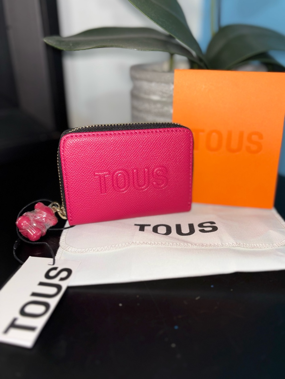 TOUS Fuchsia Leather Zip Card Holder - Picture 2 of 3